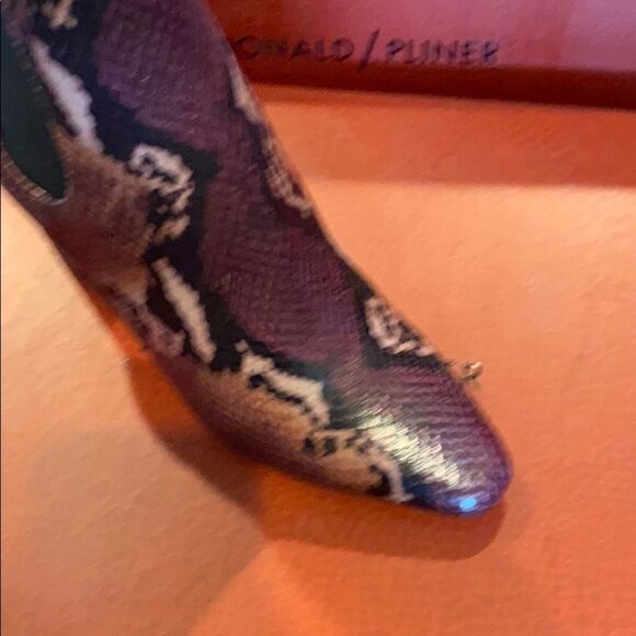 New Donald Pilner LAILA2 Boots plum. - Picture 4 of 7